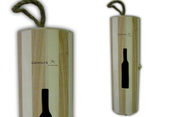 Gravírovanie laserom logo Coremark na obal vína Gravirovanie laserom logo Coremark na obal vina