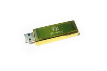 Gravírovanie laserom s logom eTwinning na USB kľúč Gravirovanie laserom s logom eTwinning na USB kluc