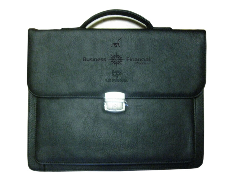 Razba logo Axa na aktovku