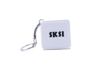 prívesok meter s logom