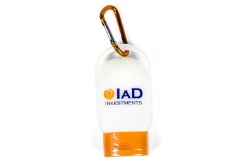 Tampónová potlač logo IAD na kľúčenku s krémom Tampónová potlač logo IAD na kľúčenku s krémom