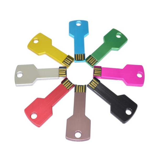 Kovový USB flash disk v tvare kľúča v mnohých farebných variantoch