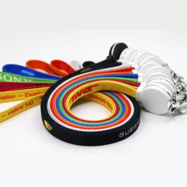 Dátový i napájací USB kábel 3v1 na šnúrke na krk