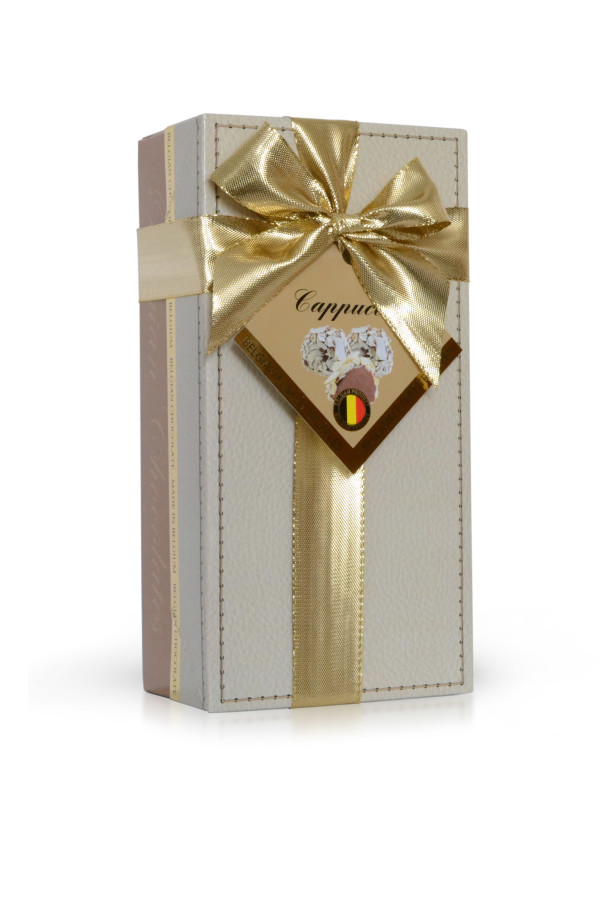 Truffle mliečne s hoblinkami z bielej čokolády (biely leather box s mašľou) 250 g