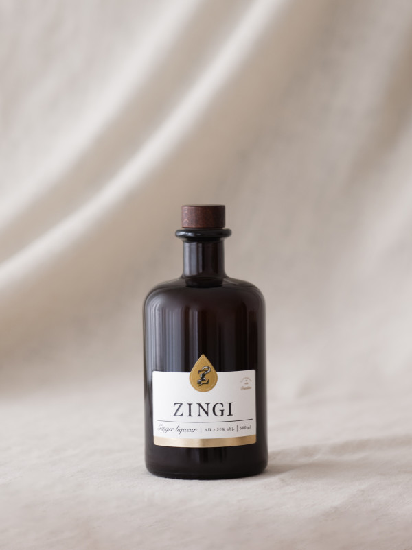 Zázvorový likér ZINGI 50%, 500 ml