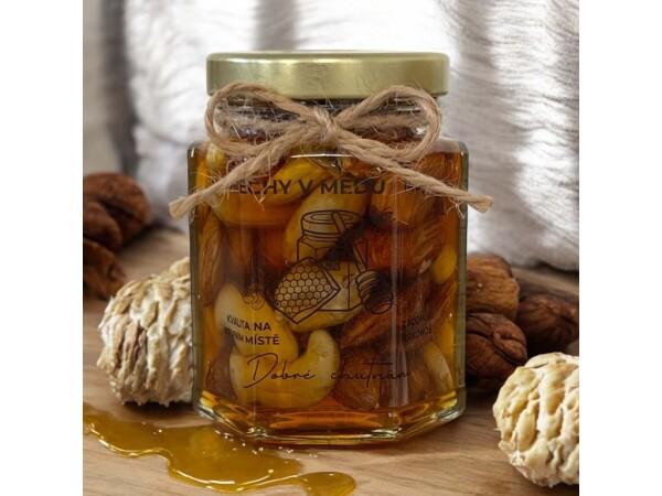 Orechy v mede 130g