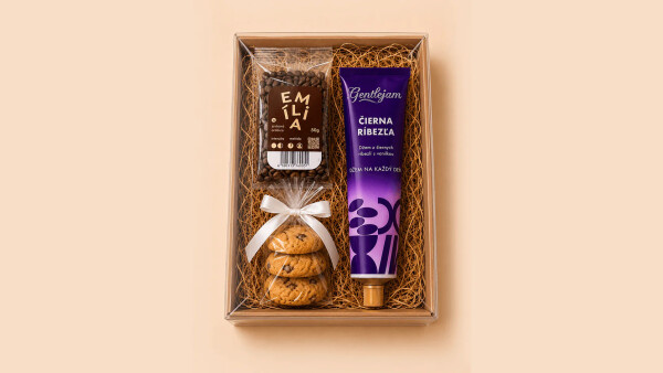 Vianočný darčekový set 3 – Čierna ríbezľa v tube, káva a domáce cookies