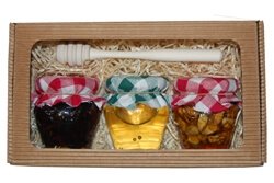 Sada med, oriešky a sušené ovocie v mede s medovkou v krabici z vlnitej lepenky