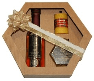 Sušené brusnice v mede, medovina a sviečka v šesťuholníkovom kartóne - Reklamnepredmety