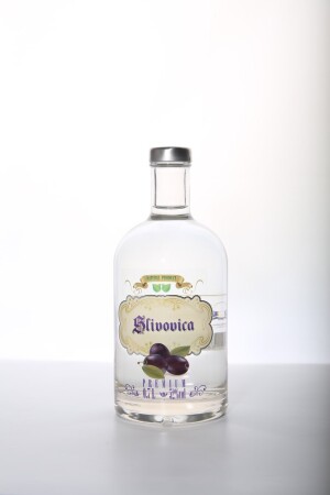 Natural product Slivovica PRÉMIUM 52%, 700 ml — transparentná