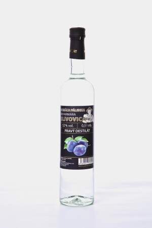 Domáca pálenka od FARMÁRA – Slivovica 52 %, 500 ml — transparentná