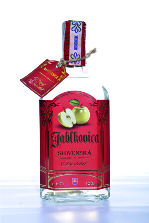 Slovenská jablkovica 42 %, 700 ml — transparentná