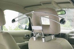 Travel companion auto vešiak