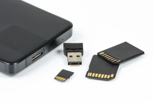 Aké sú dnes výhody a nevýhody cloudu a USB kľúča?