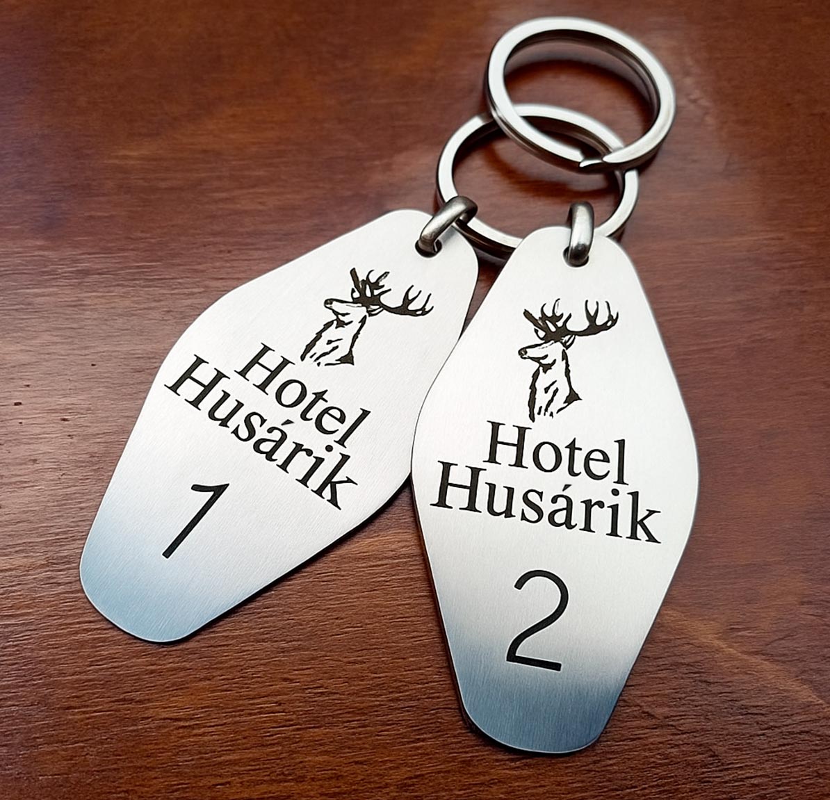 laserov&eacute; grav&iacute;rov&aacute;n&iacute; př&iacute;věsků